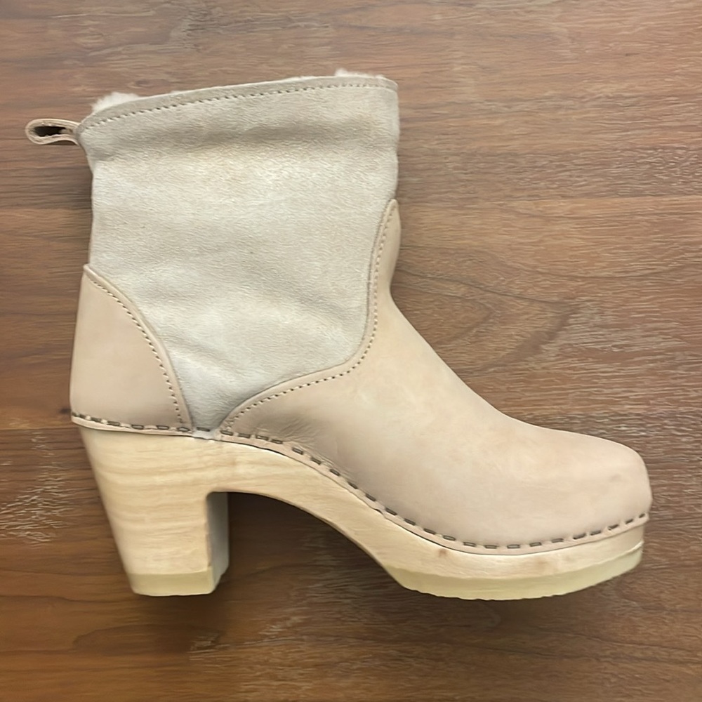 NWT No. 6 Clog Boot, shearling-lined, sz 39, 5” heel, bone suede, with box